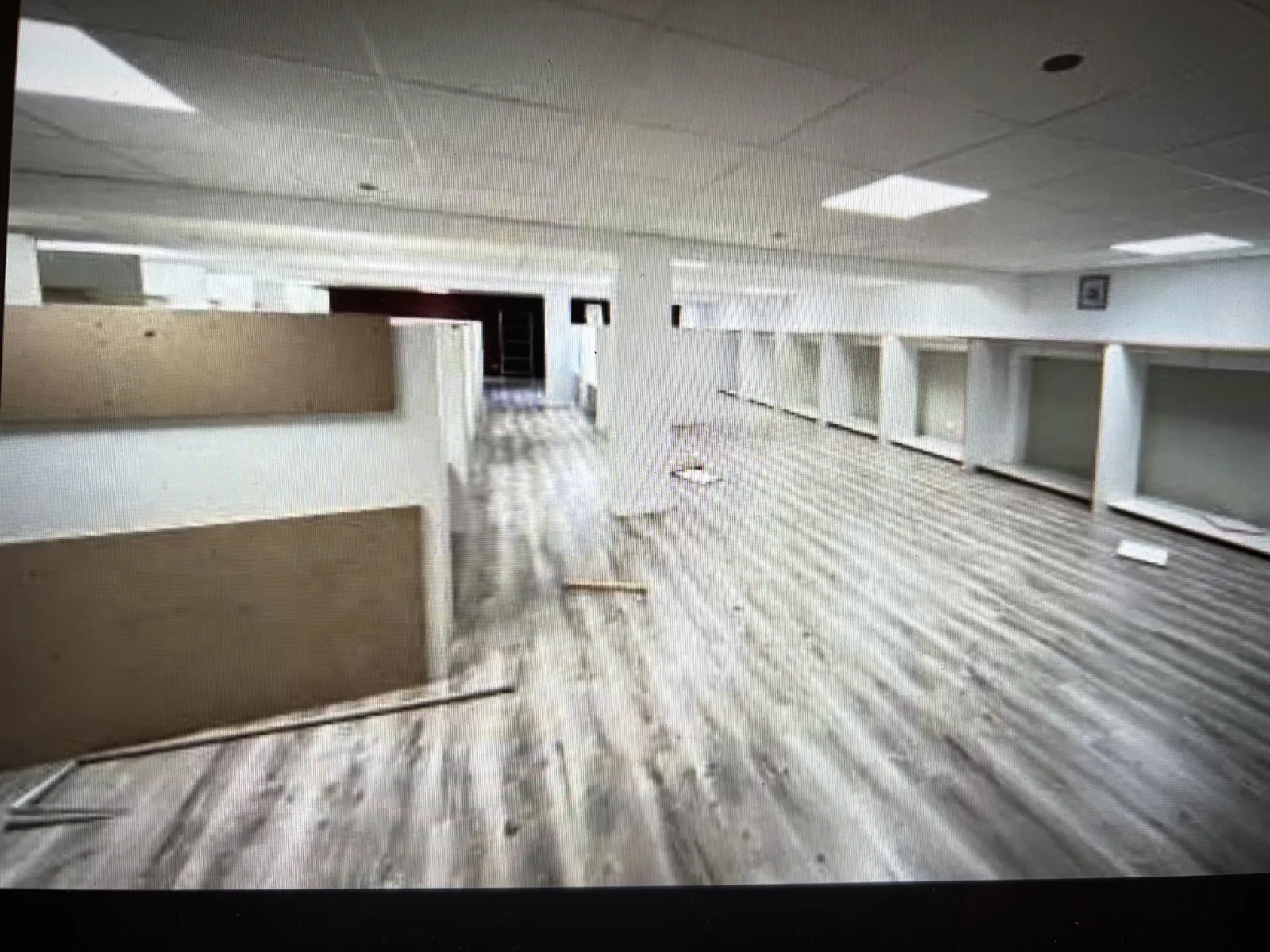 RARE ,Très beau Local commercial 580 m² sur Axe commerçant ,Très passant, 20.000 AUTO JOURS