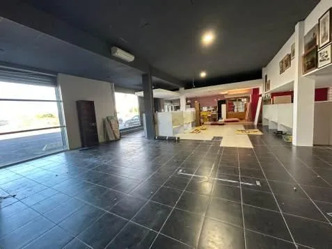 RARE ,Très beau Local commercial 580 m² sur Axe commerçant ,Très passant, 20.000 AUTO JOURS